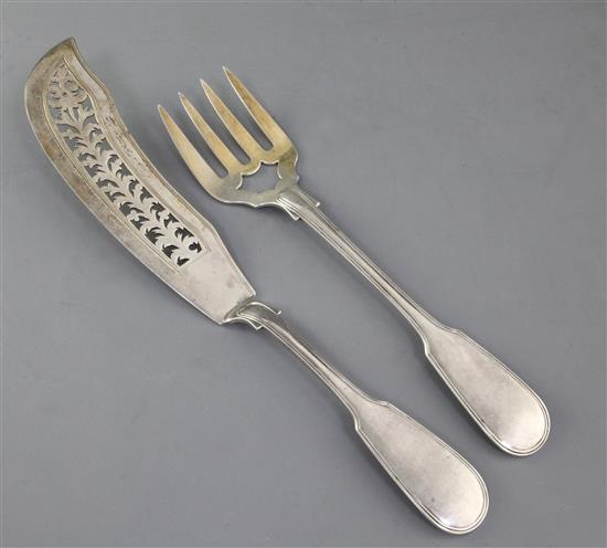 A pair of Victorian silver fiddle and thread pattern fish servers by Elizabeth Eaton, 11.5 oz.